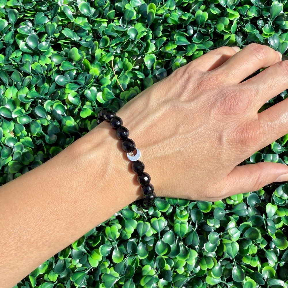 🌙 Black Onyx & Crescent Moon Charm Bracelet (one) - Picture 5 of 6